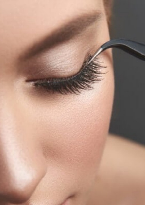 How Natural-Looking False Eyelashes Can Elevate Your Look