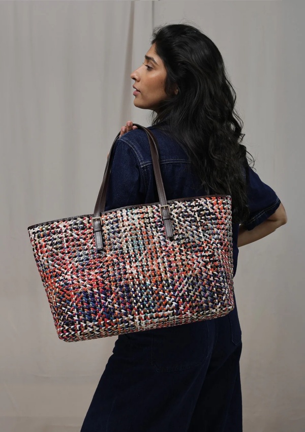 What Makes Woven Tote Bags a Must-Have for Your Wardrobe
